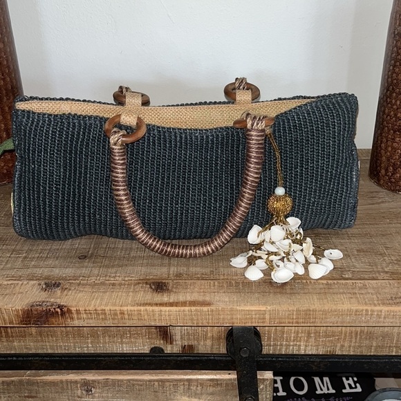 Coastal handwoven, crochet bag - Picture 4 of 13